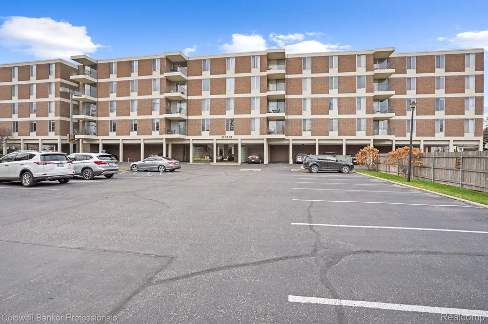 600 W BROWN STREET #109 Birmingham City, MI 48009
