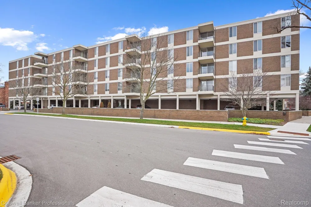 600 W BROWN STREET #109 Birmingham City, MI 48009