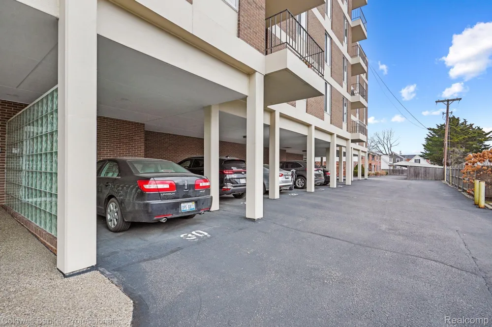 600 W BROWN STREET #109 Birmingham City, MI 48009