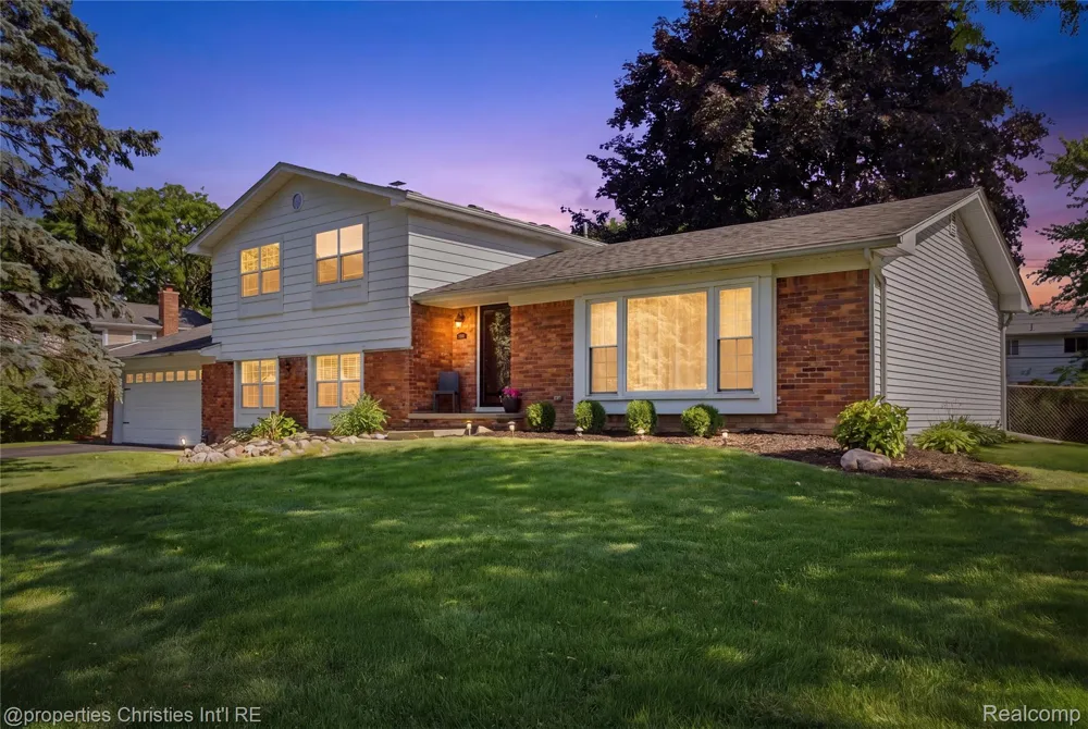 5569 Tadworth Place West Bloomfield Charter Township, MI 48322