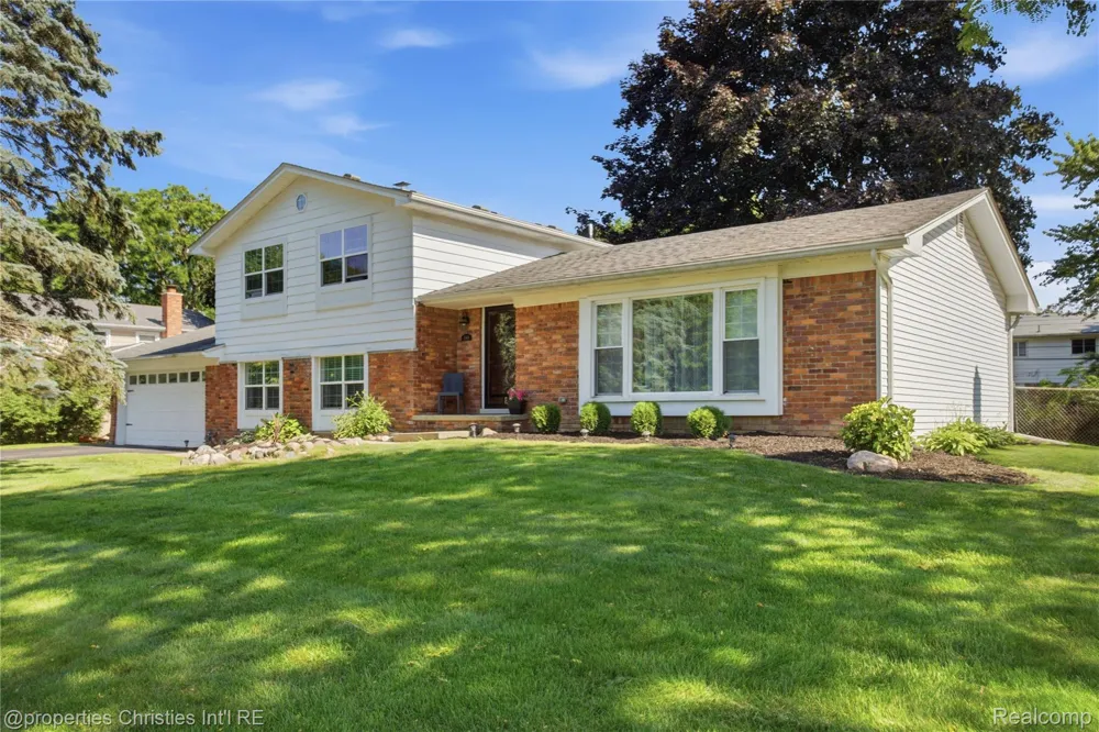 5569 Tadworth Place West Bloomfield Charter Township, MI 48322