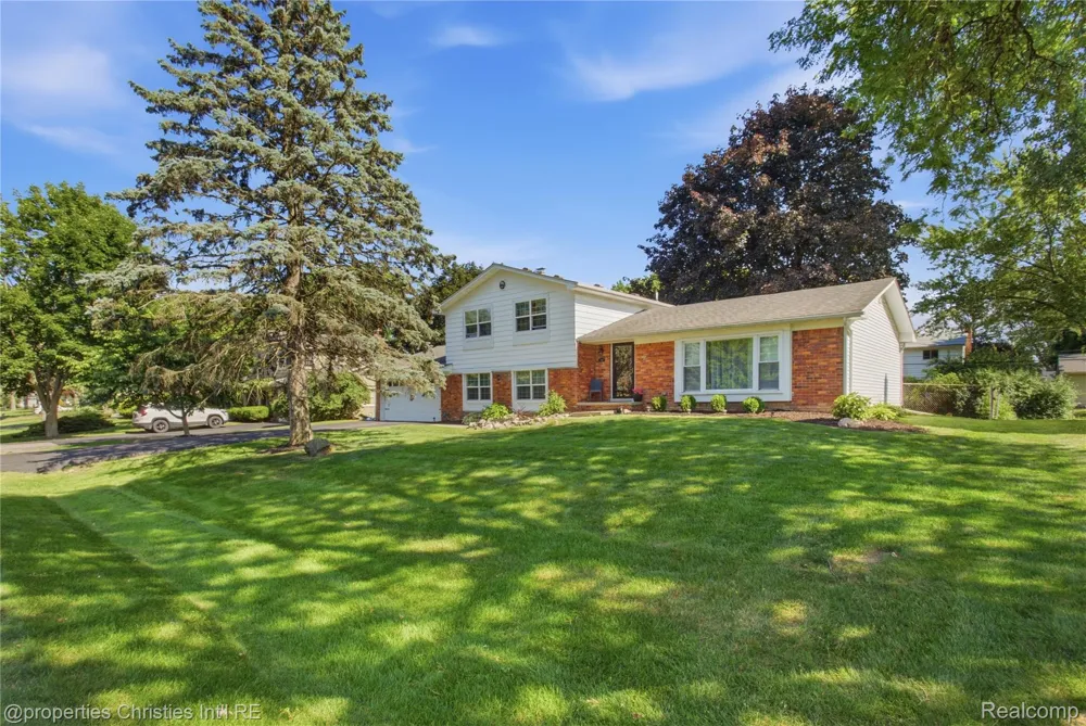 5569 Tadworth Place West Bloomfield Charter Township, MI 48322