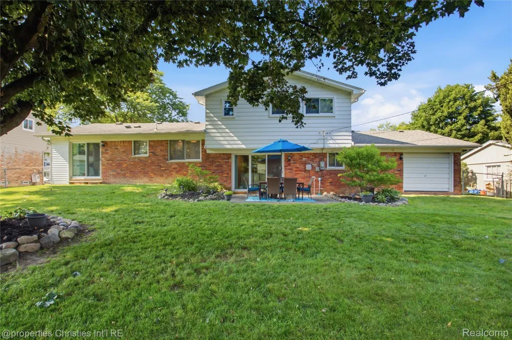 5569 Tadworth Place West Bloomfield Charter Township, MI 48322