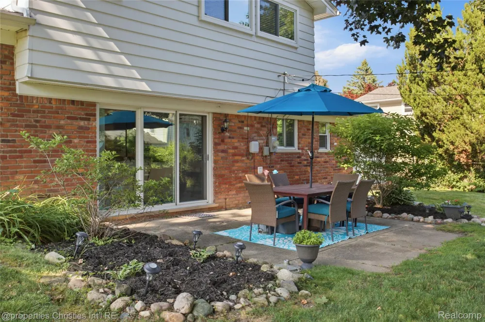 5569 Tadworth Place West Bloomfield Charter Township, MI 48322