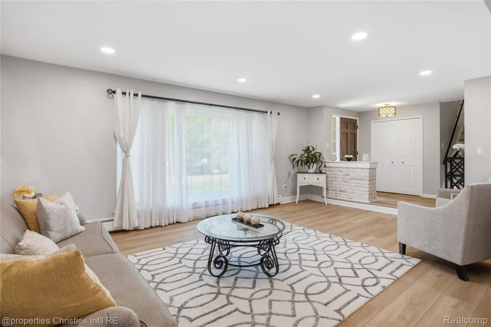 5569 Tadworth Place West Bloomfield Charter Township, MI 48322