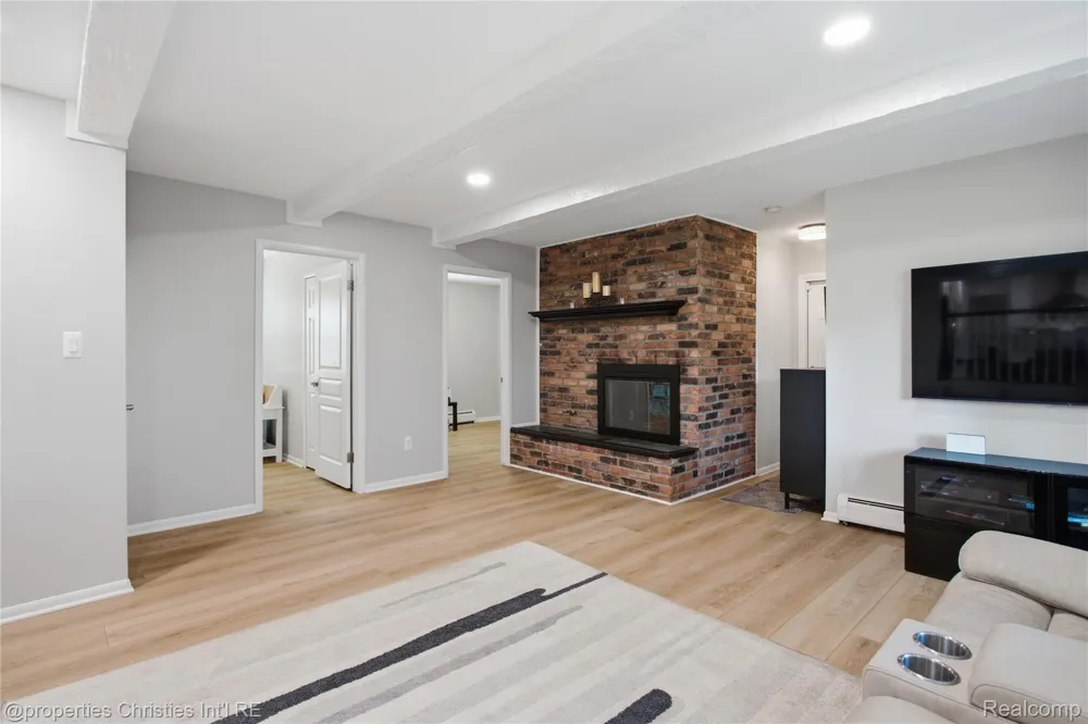 5569 Tadworth Place West Bloomfield Charter Township, MI 48322