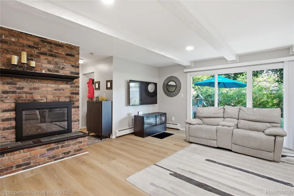 5569 Tadworth Place West Bloomfield Charter Township, MI 48322