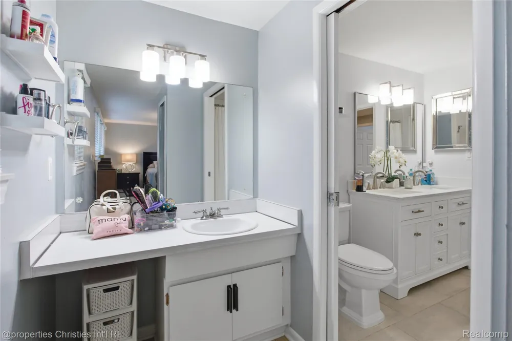 5569 Tadworth Place West Bloomfield Charter Township, MI 48322