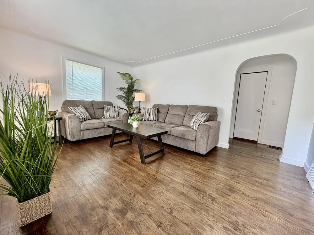 1318 Catherine Avenue Muskegon City, MI 49442