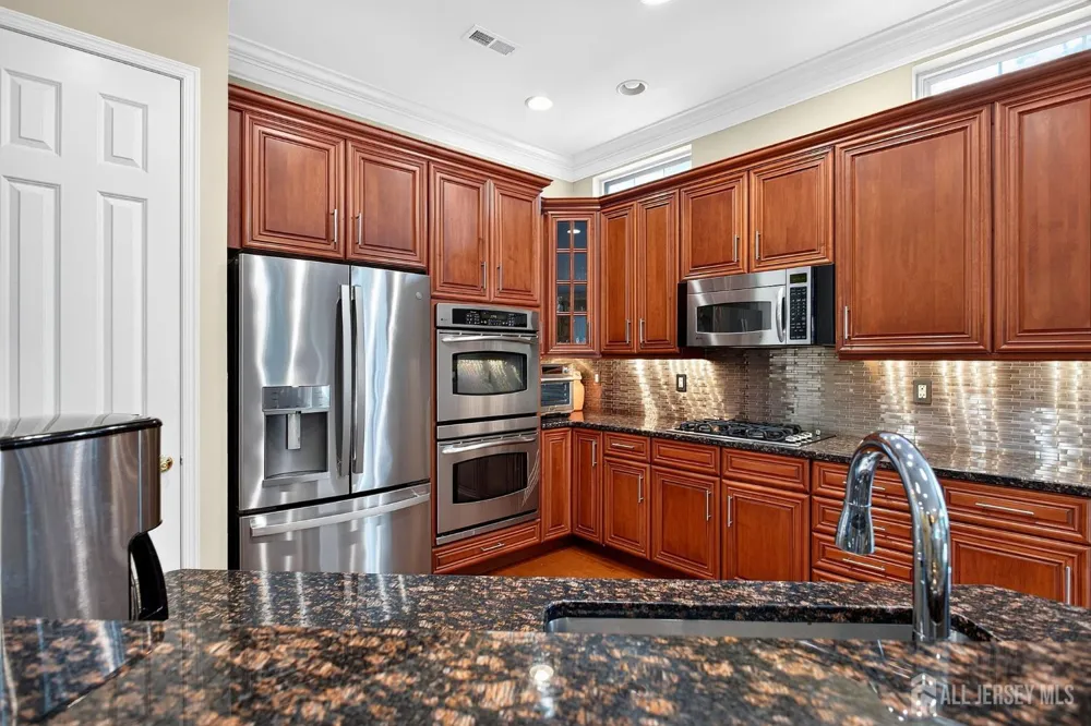 14 Crooked Stick Place Monroe, NJ 08831