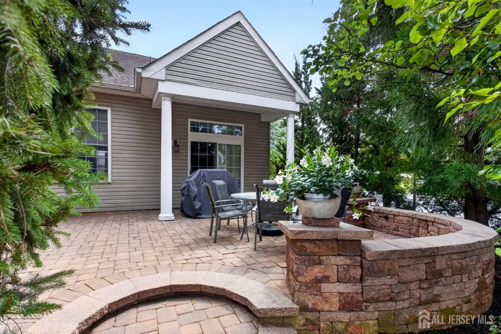 14 Crooked Stick Place Monroe, NJ 08831