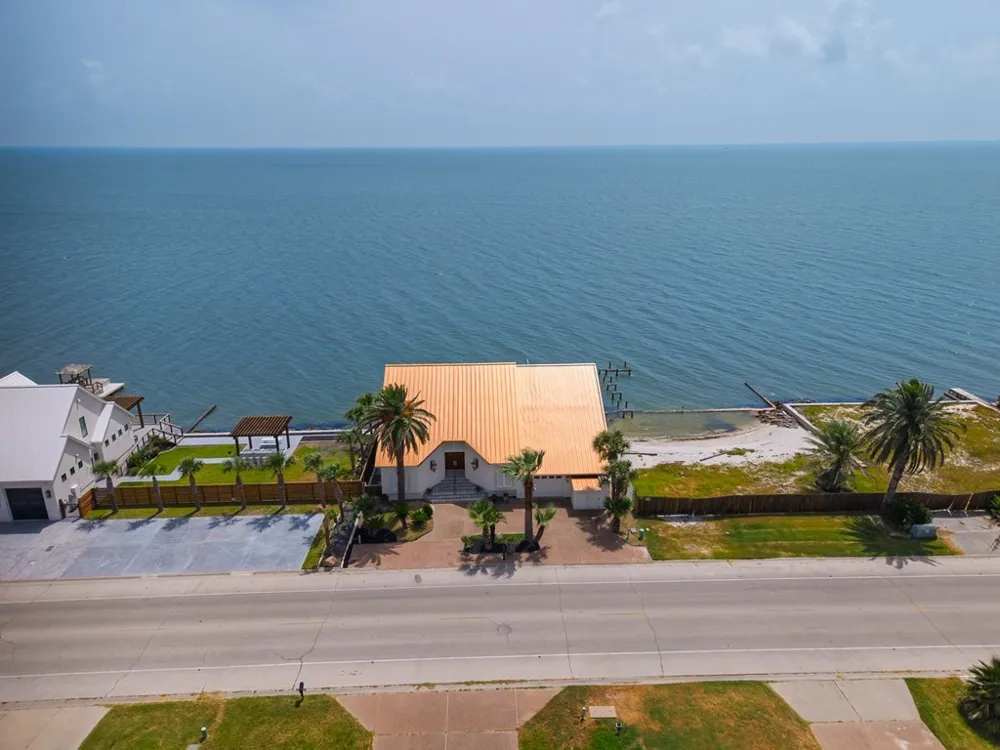 1840 Bay Shore Drive Rockport, TX 78382
