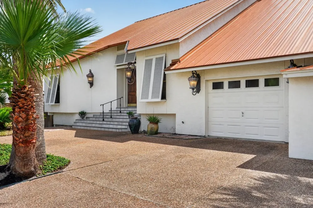 1840 Bay Shore Drive Rockport, TX 78382