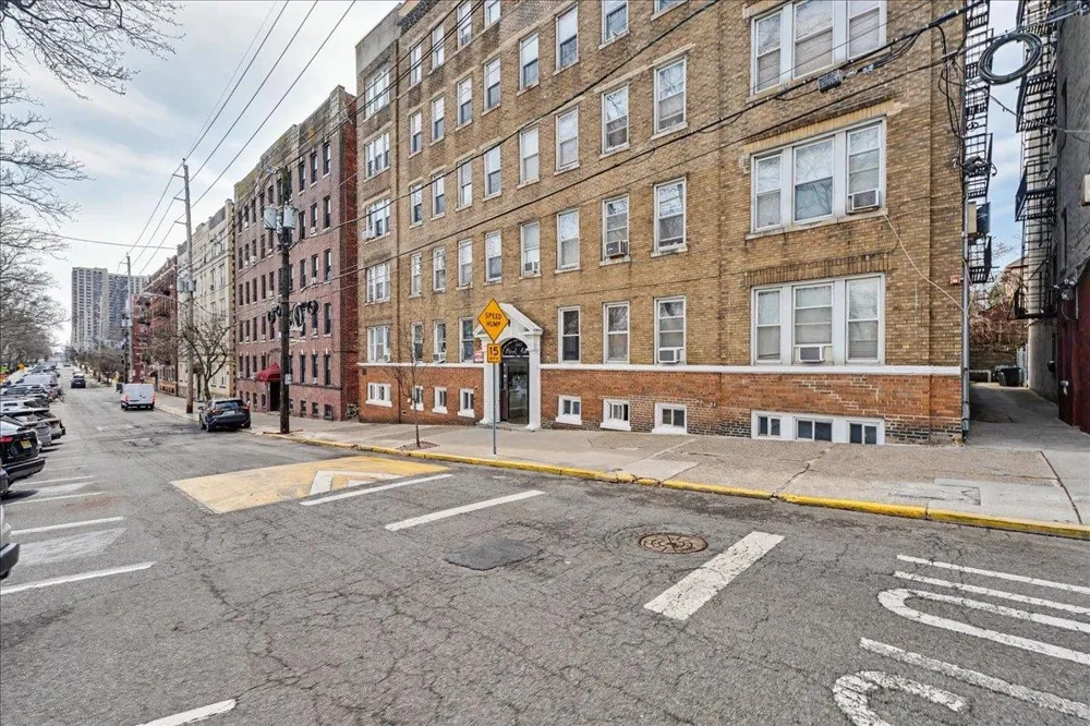 325 79TH ST North Bergen, NJ 07047