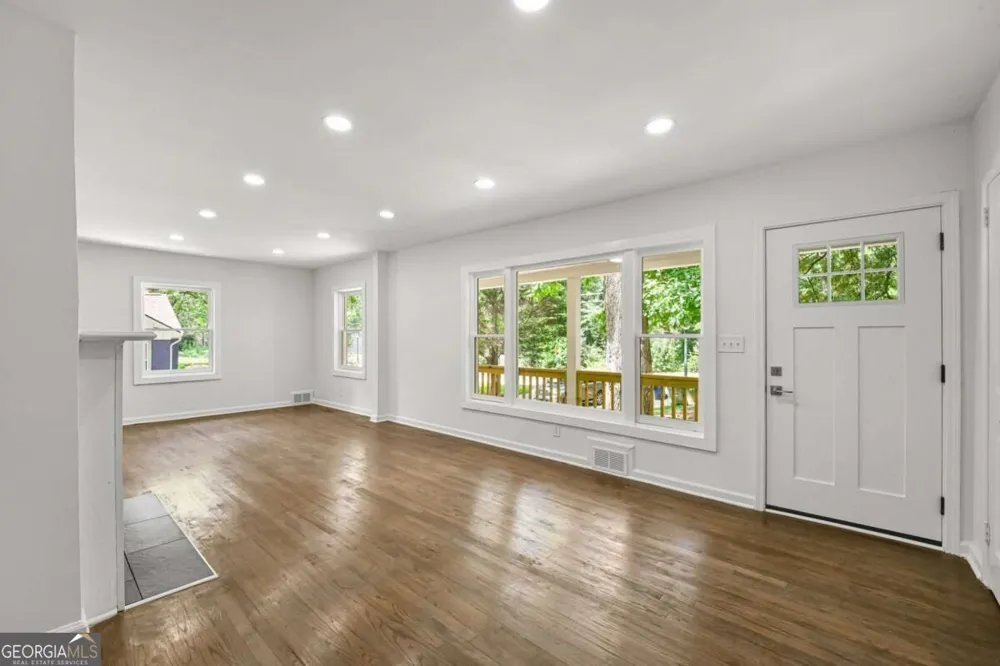 2580 Cascade RD SW Atlanta, GA 30311
