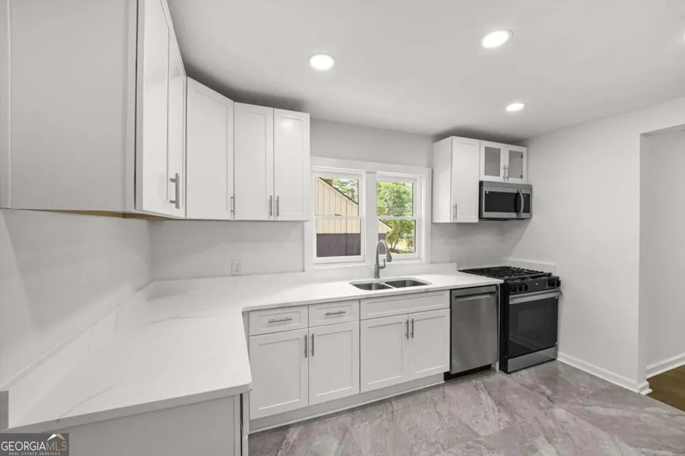 2580 Cascade RD SW Atlanta, GA 30311