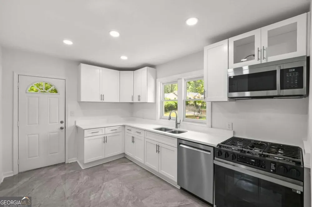 2580 Cascade RD SW Atlanta, GA 30311