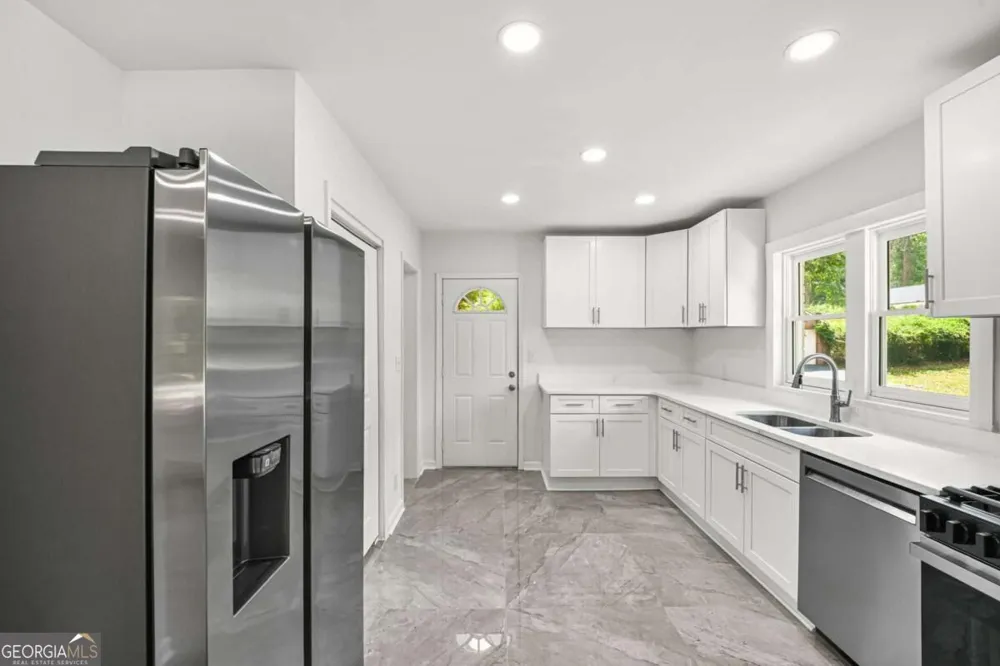 2580 Cascade RD SW Atlanta, GA 30311