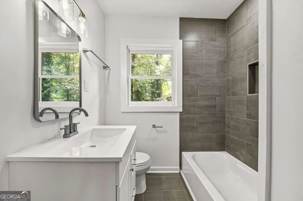 2580 Cascade RD SW Atlanta, GA 30311
