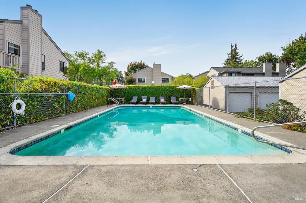 425 Mission Boulevard Santa Rosa, CA 95409