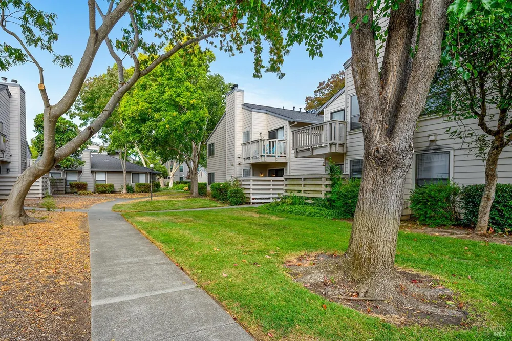 425 Mission Boulevard Santa Rosa, CA 95409