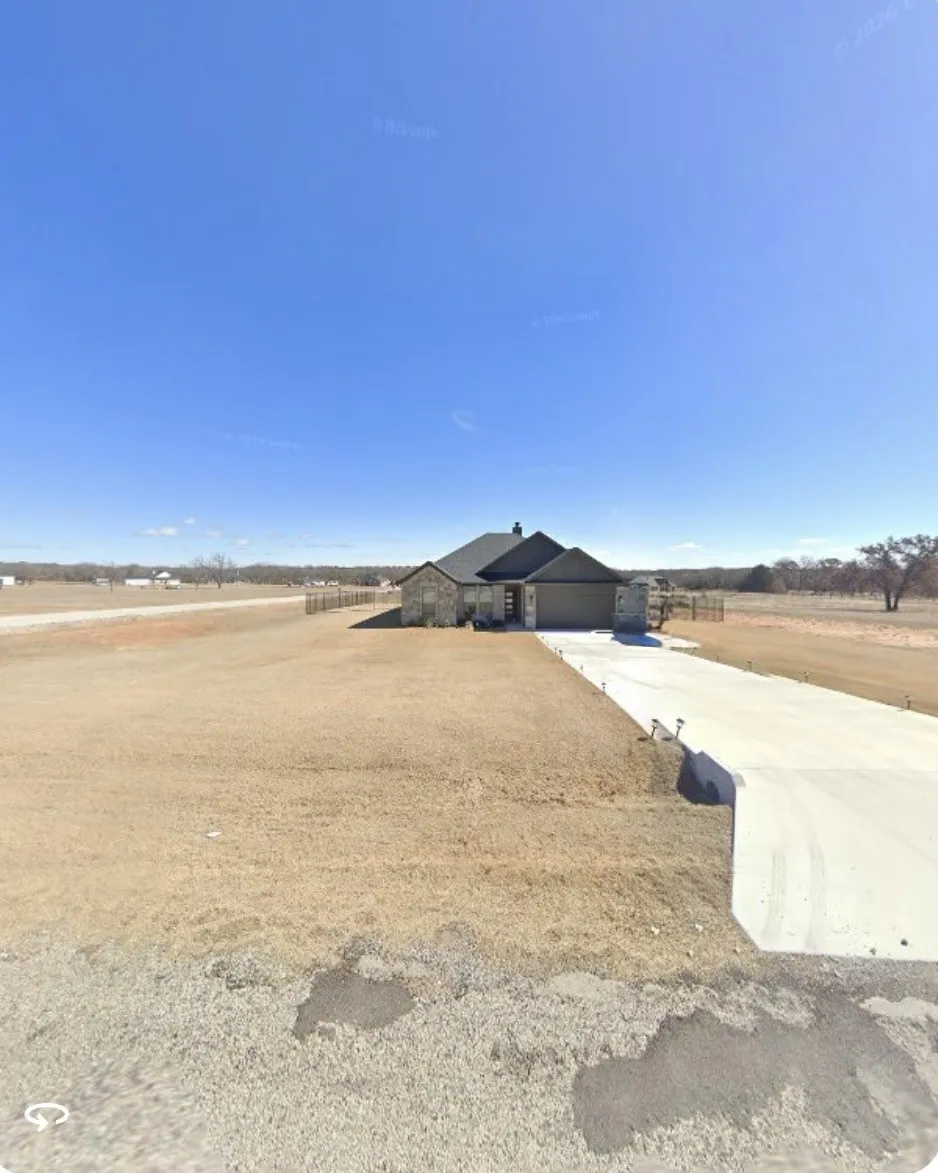 1215 Sanger Springtown, TX 76082