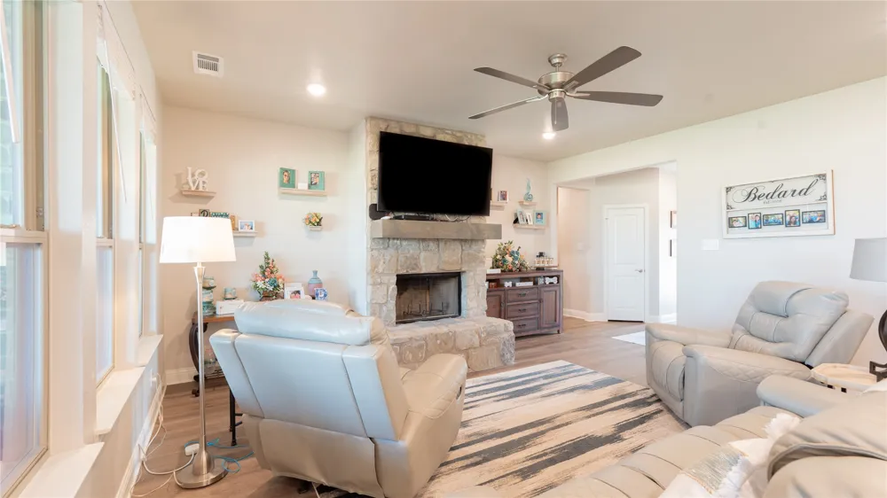 1215 Sanger Springtown, TX 76082