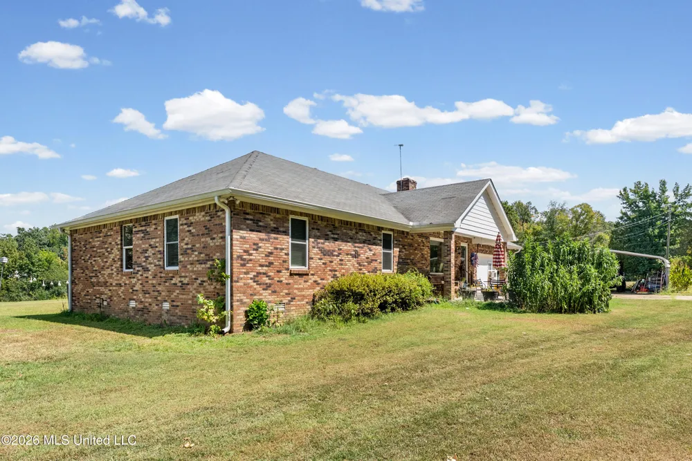 83 County Road 523 Como, MS 38619