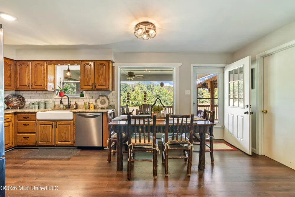 83 County Road 523 Como, MS 38619