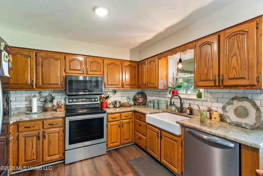 83 County Road 523 Como, MS 38619