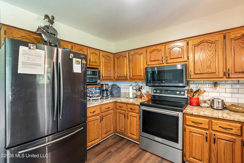 83 County Road 523 Como, MS 38619