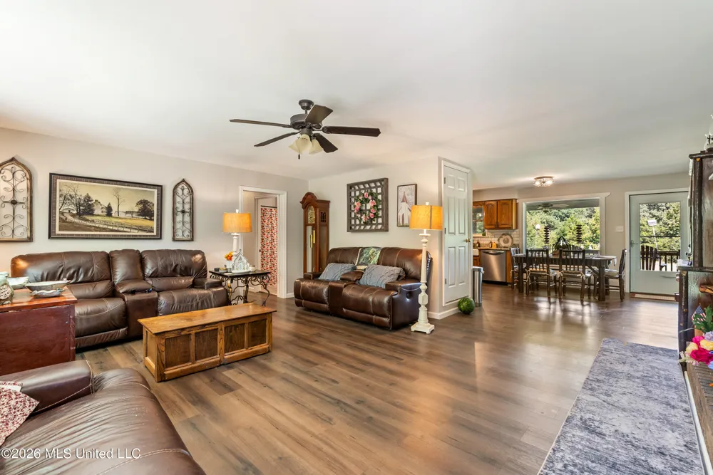 83 County Road 523 Como, MS 38619