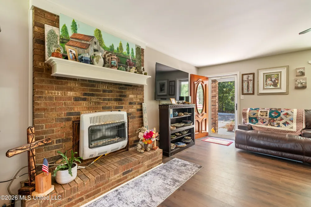 83 County Road 523 Como, MS 38619