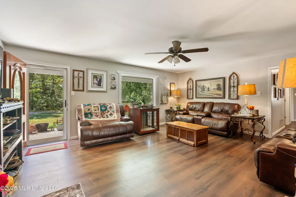 83 County Road 523 Como, MS 38619