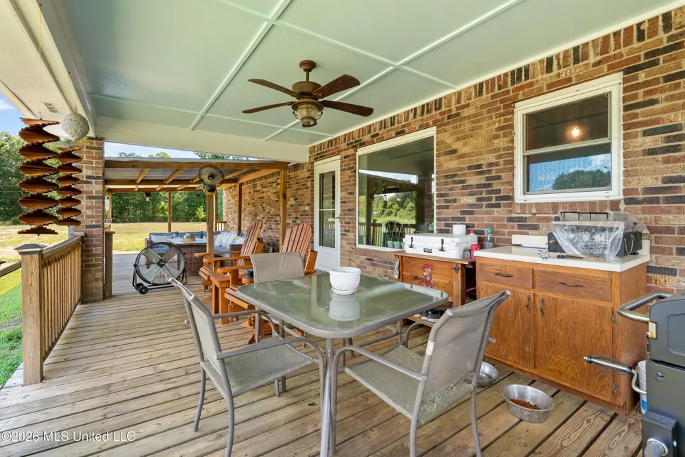 83 County Road 523 Como, MS 38619