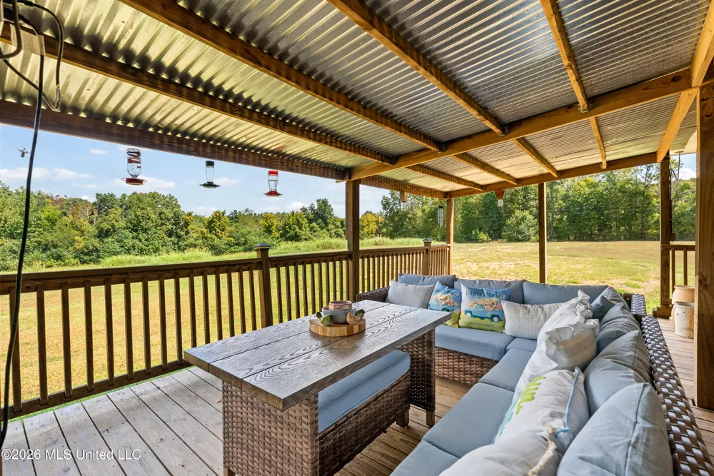 83 County Road 523 Como, MS 38619