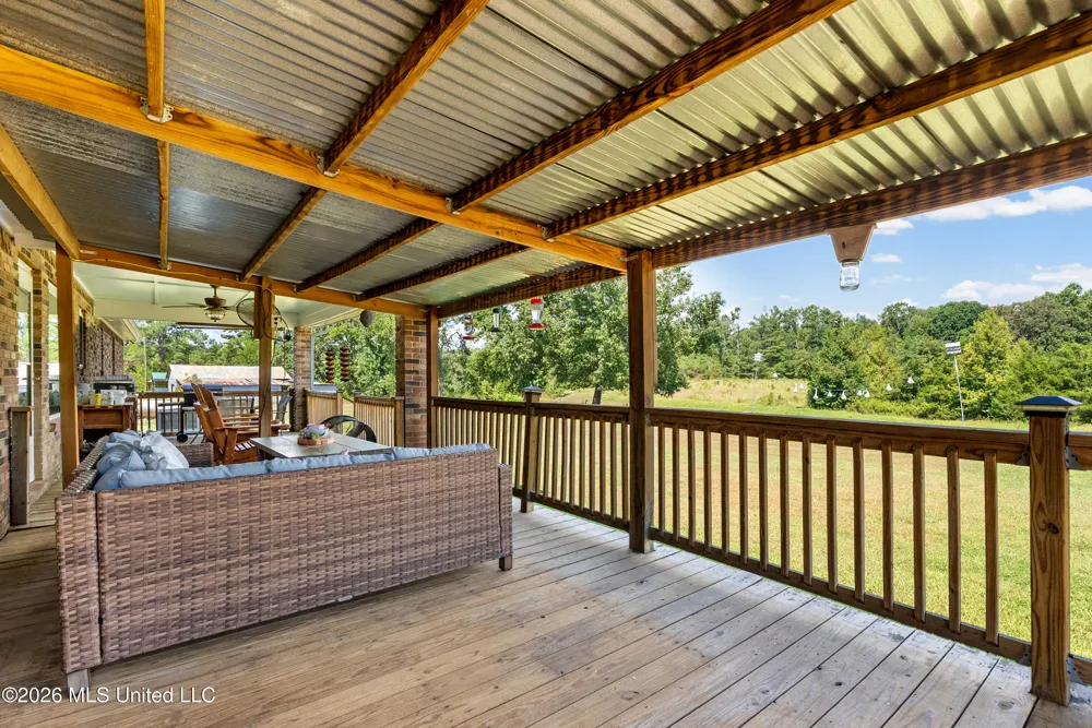 83 County Road 523 Como, MS 38619