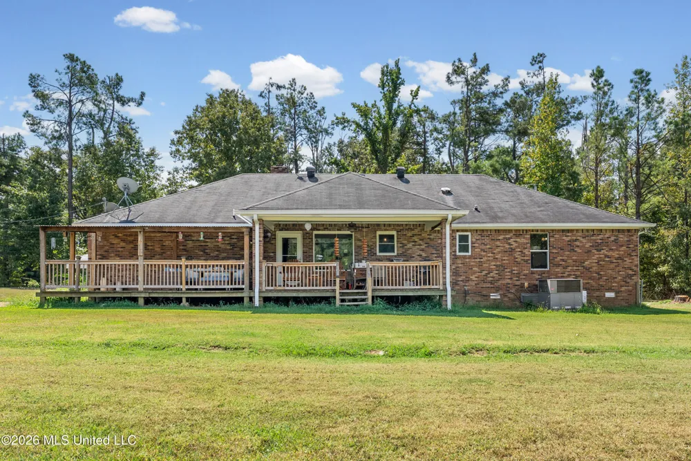 83 County Road 523 Como, MS 38619