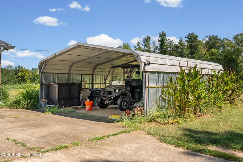 83 County Road 523 Como, MS 38619