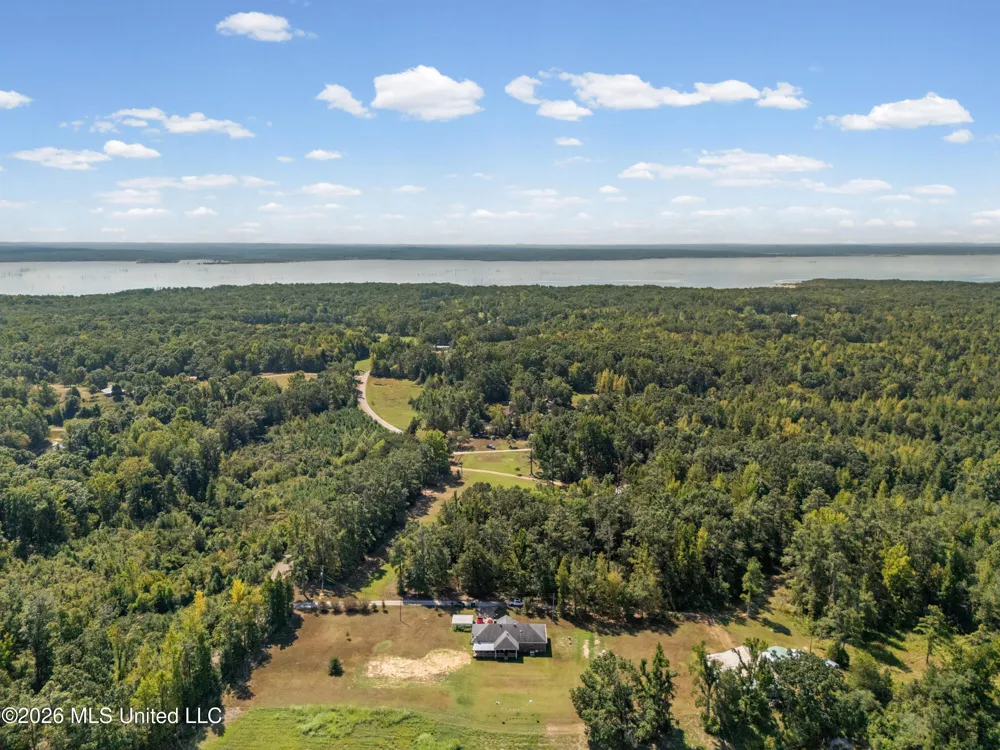 83 County Road 523 Como, MS 38619