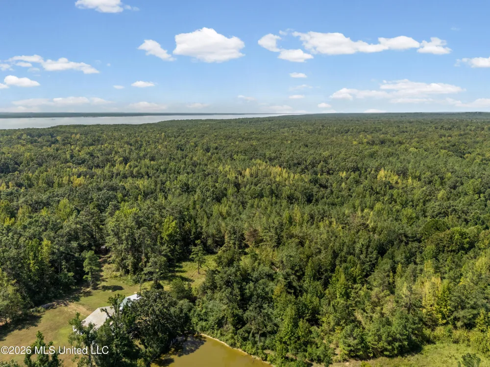 83 County Road 523 Como, MS 38619