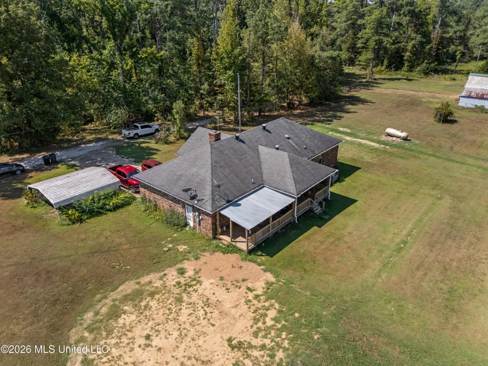 83 County Road 523 Como, MS 38619