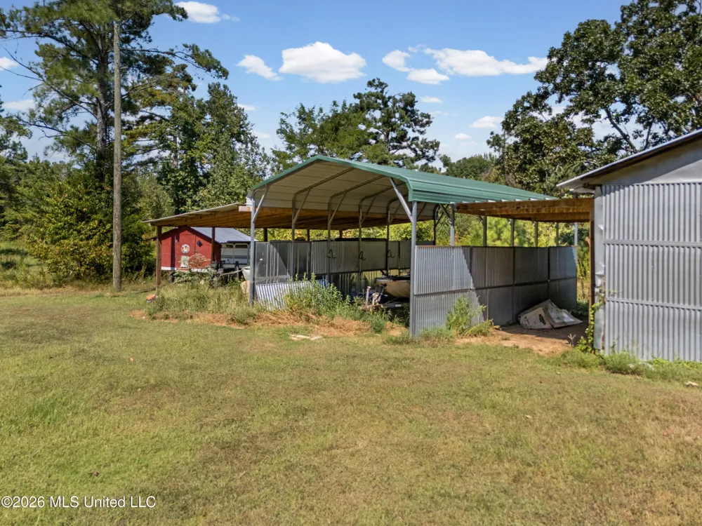 83 County Road 523 Como, MS 38619