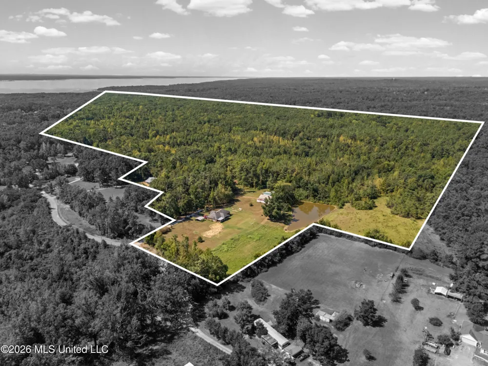 83 County Road 523 Como, MS 38619