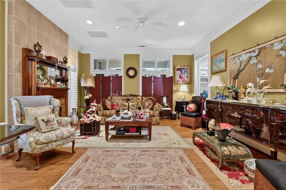 2349 W Briargate Drive Bryan, TX 77802