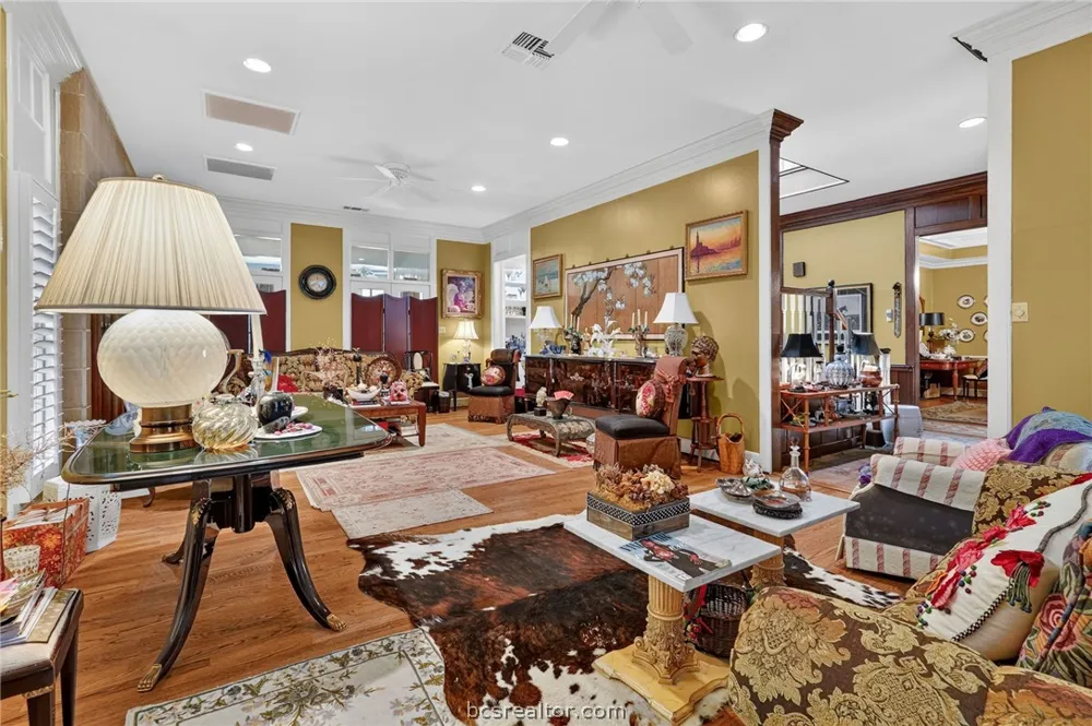 2349 W Briargate Drive Bryan, TX 77802