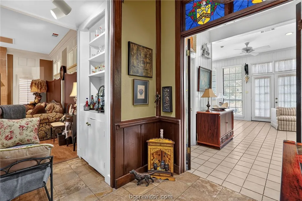 2349 W Briargate Drive Bryan, TX 77802