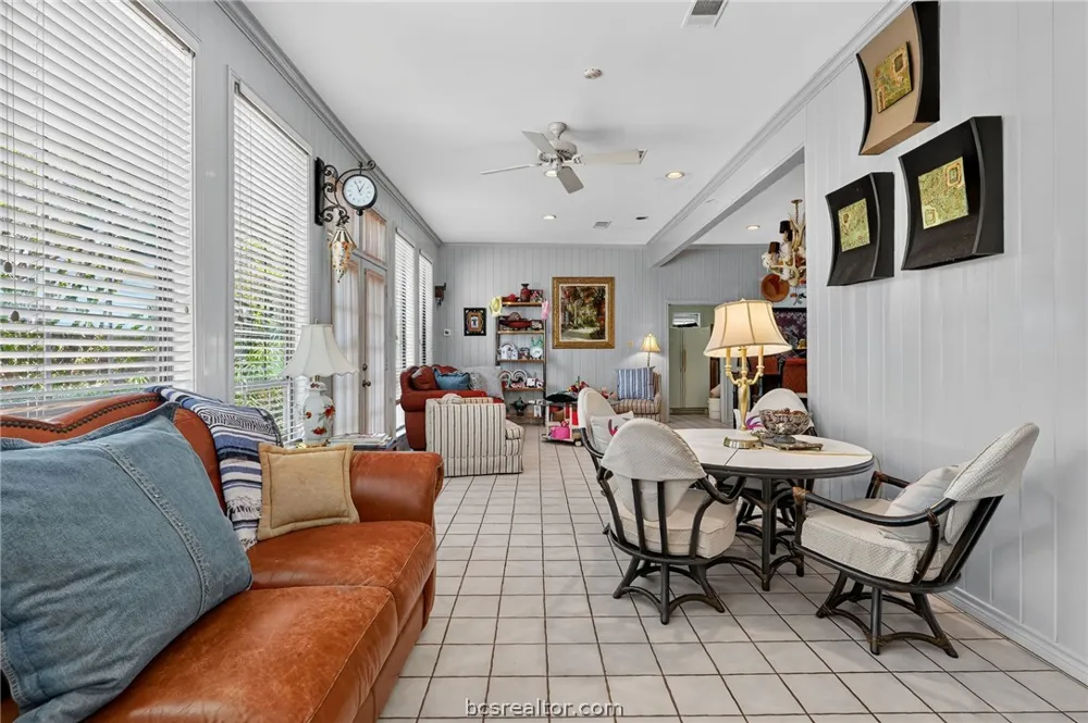 2349 W Briargate Drive Bryan, TX 77802