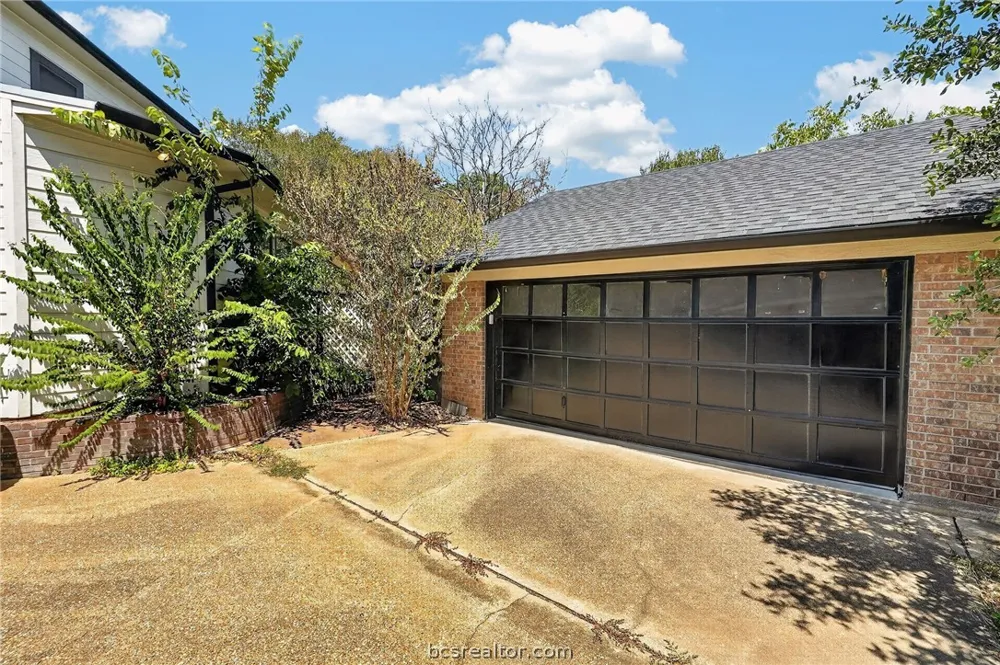 2349 W Briargate Drive Bryan, TX 77802