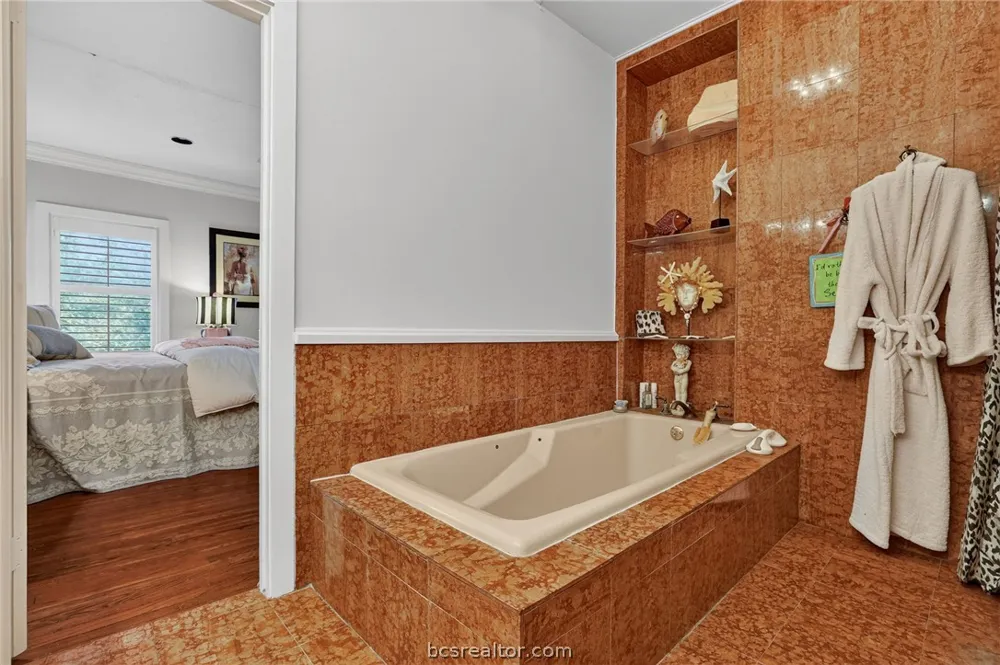 2349 W Briargate Drive Bryan, TX 77802